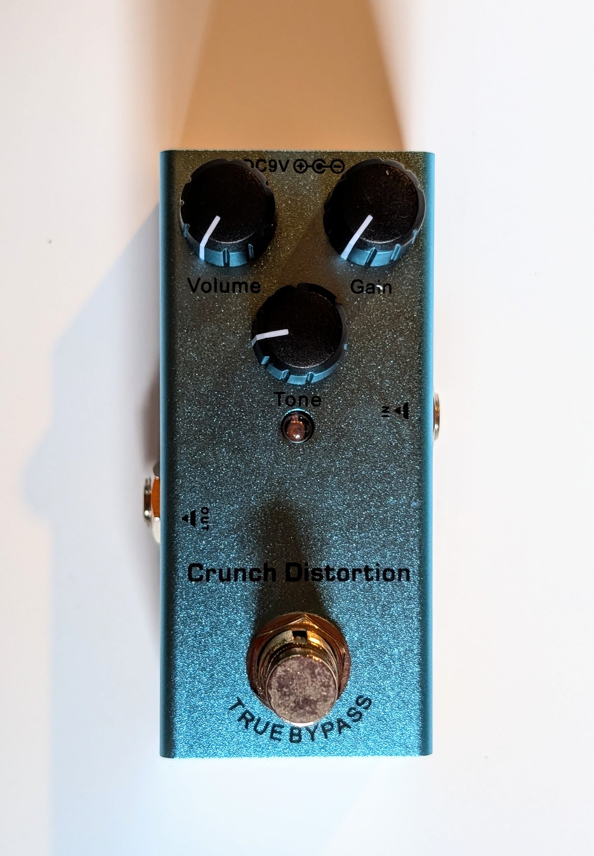 PNW Music vintage crunch distortion guitar effects pedal with dynamic midrange voicing for classic rock tones and tube-like saturation