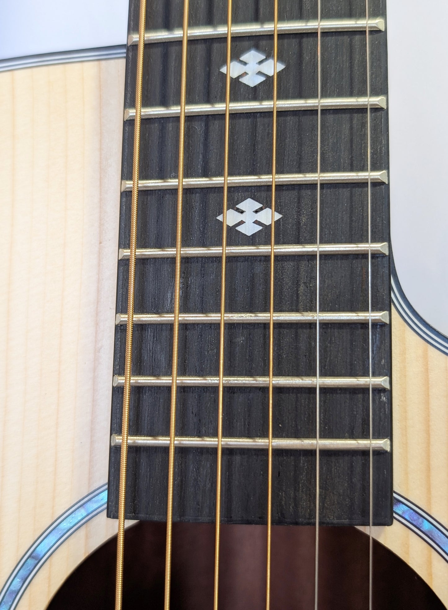 Cirin/J. Pickett Premium Acoustic Electric Solid Top Cutaway Guitar