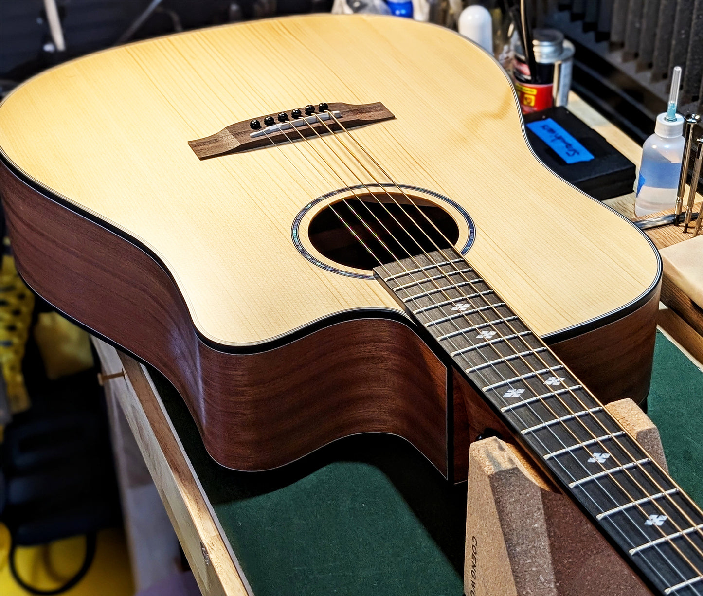 Cirin/J. Pickett Premium Acoustic Electric Solid Top Cutaway Guitar